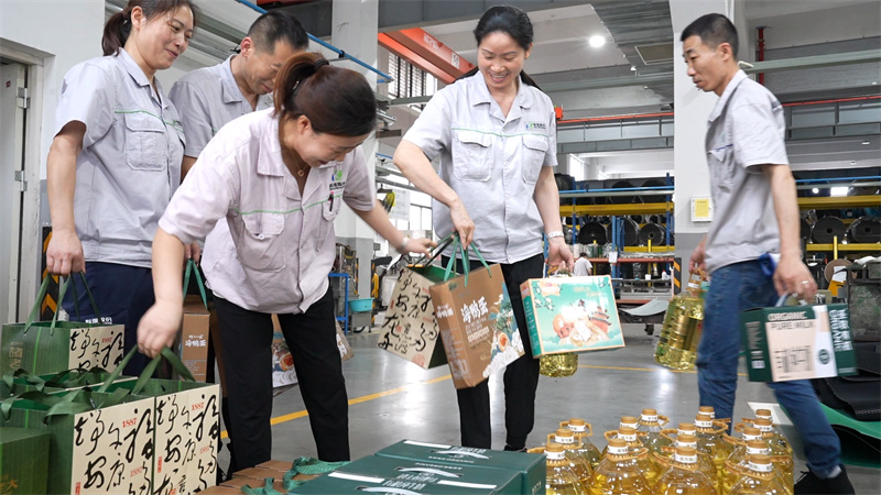 粽香四溢迎端午 企業(yè)關(guān)懷暖人心-科強股份發(fā)放端午福利5 粽香四溢迎端午 企業(yè)關(guān)懷暖人心-科強股份發(fā)放端午福利5