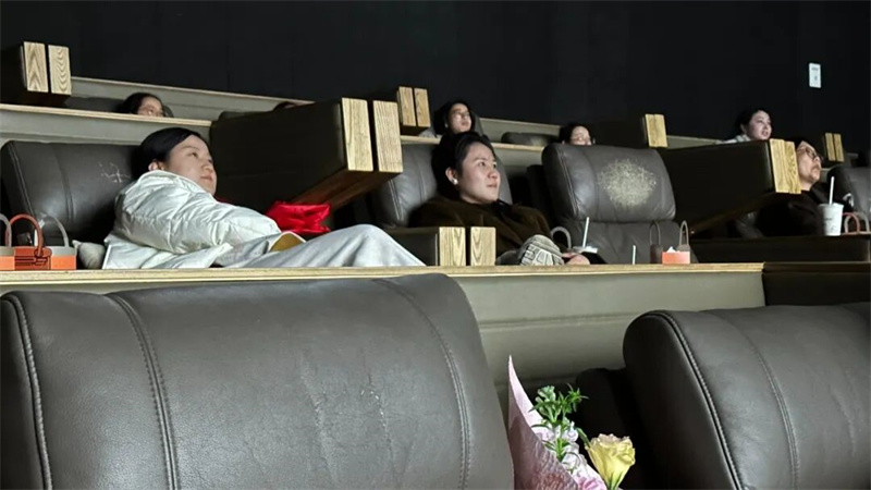 “風(fēng)火輪加速美麗，乾坤圈圈住幸?！迸窆?jié)特別活動4