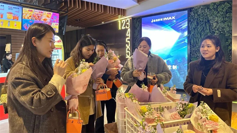 “風(fēng)火輪加速美麗，乾坤圈圈住幸?！迸窆?jié)特別活動2